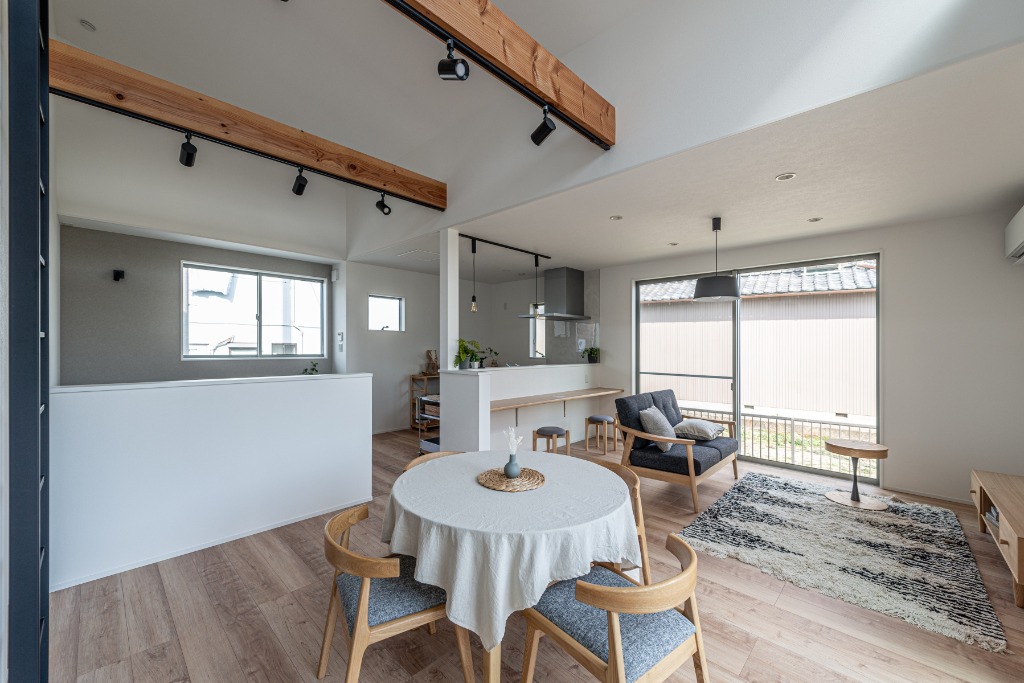 壁のない曖昧な仕切りのLDK